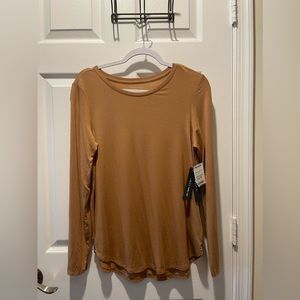 NWT Tahari Soft Long Sleeve